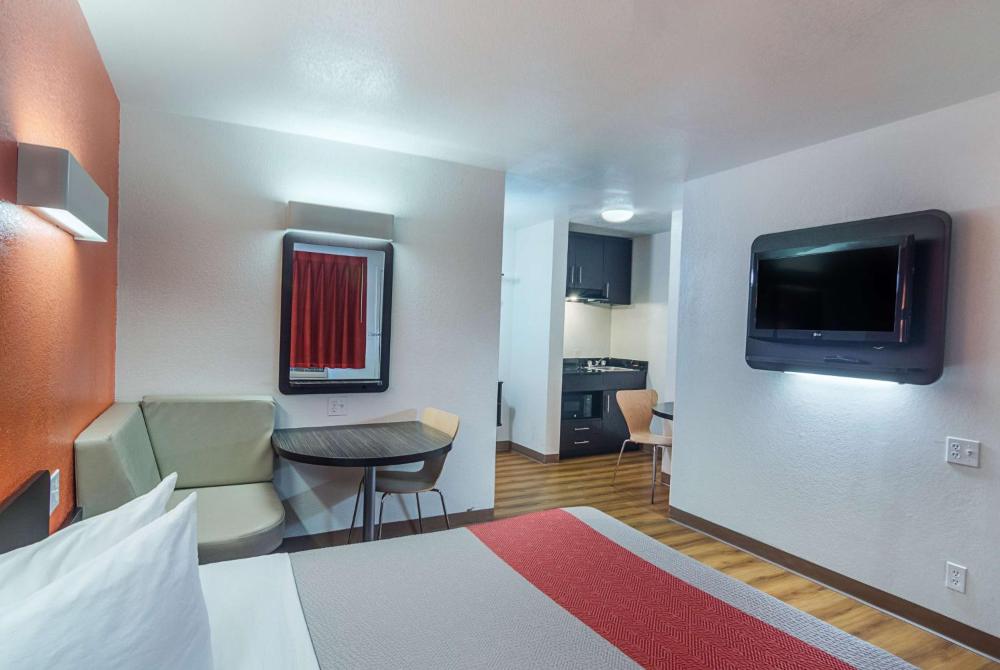 Queen Room interior